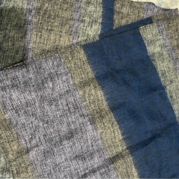 Echo wool blend scarf - Picture 3 of 4